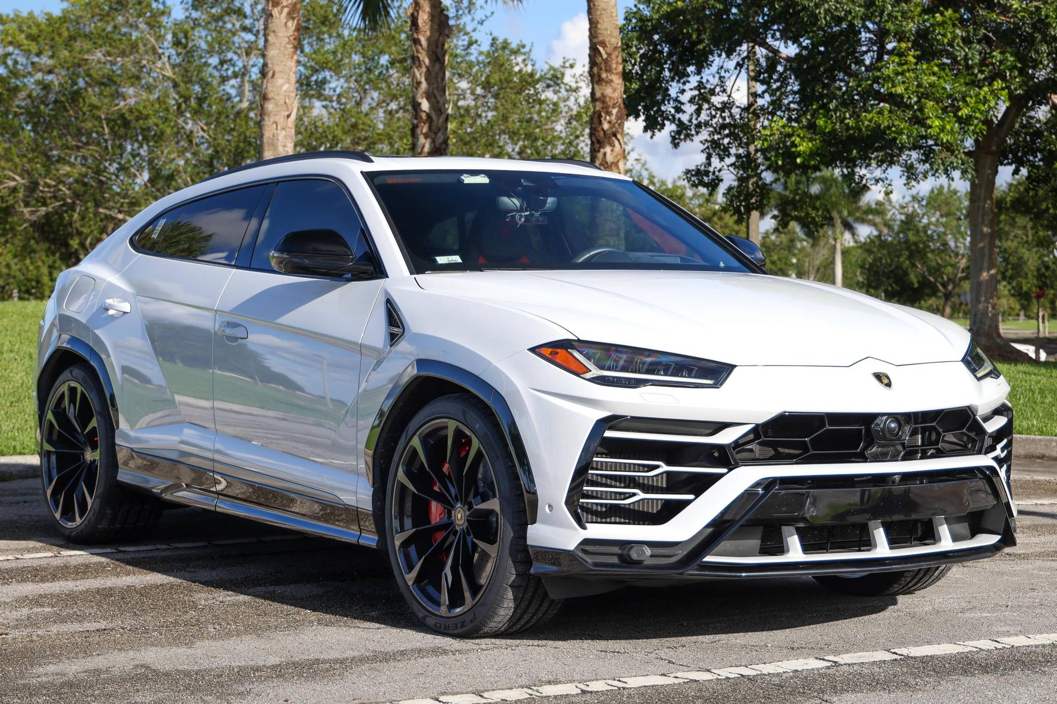 Lamborghini Urus View 2