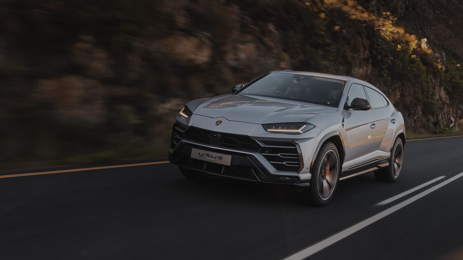 Lamborghini Urus View 2